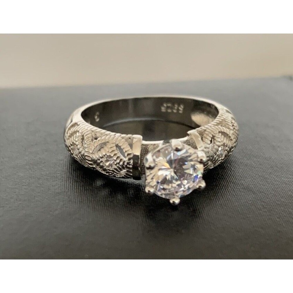Women’s Cubic Zirconia Solitaire Fashion Ring Size 9 CZ Silver Tone Engagement
